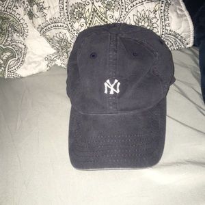 Dark blue NY Yankees hat